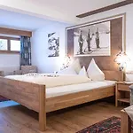 Hotel Jagdhaus Monzabon 4*