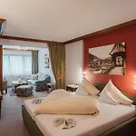 Hotel Jagdhaus Monzabon 4*