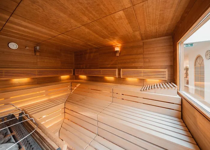 Hotel Jagdhaus Monzabon 4*